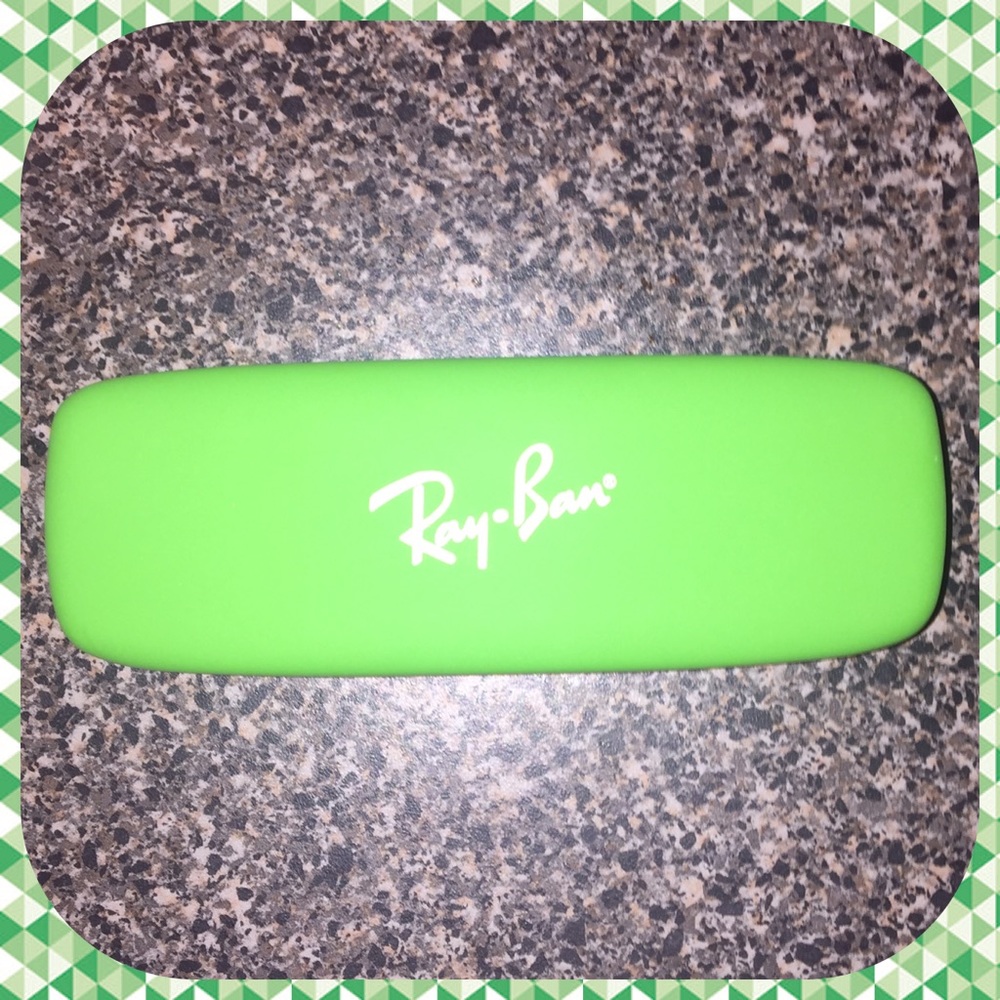 Green Ray-Ban Kids Glasses Case! 👓